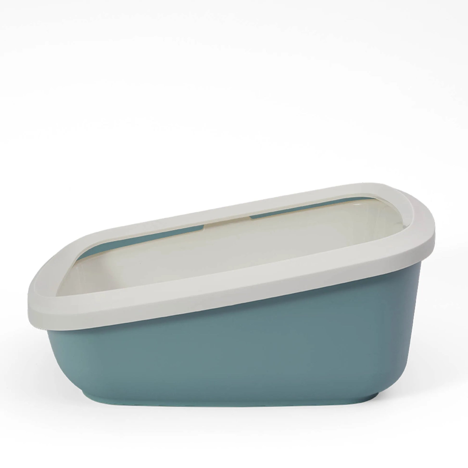 PeeWee EcoGranda Katzentoilette blau taubenblau schräge Seitenansicht mit Fokus auf erhöhten Rand