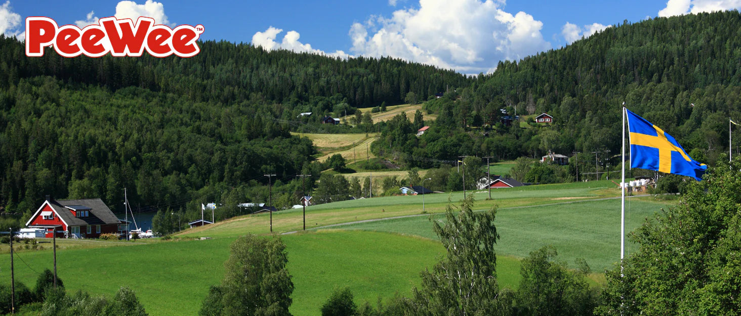 Schwedische Landschaft mit PeeWee Logo – Herkunft und Geschichte der umweltfreundlichen Katzentoilette
